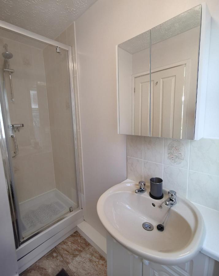 Emerald House - Spacious 3 Bed House With Ensuite Parking Gardens And Netflix Leamington Spa Eksteriør billede